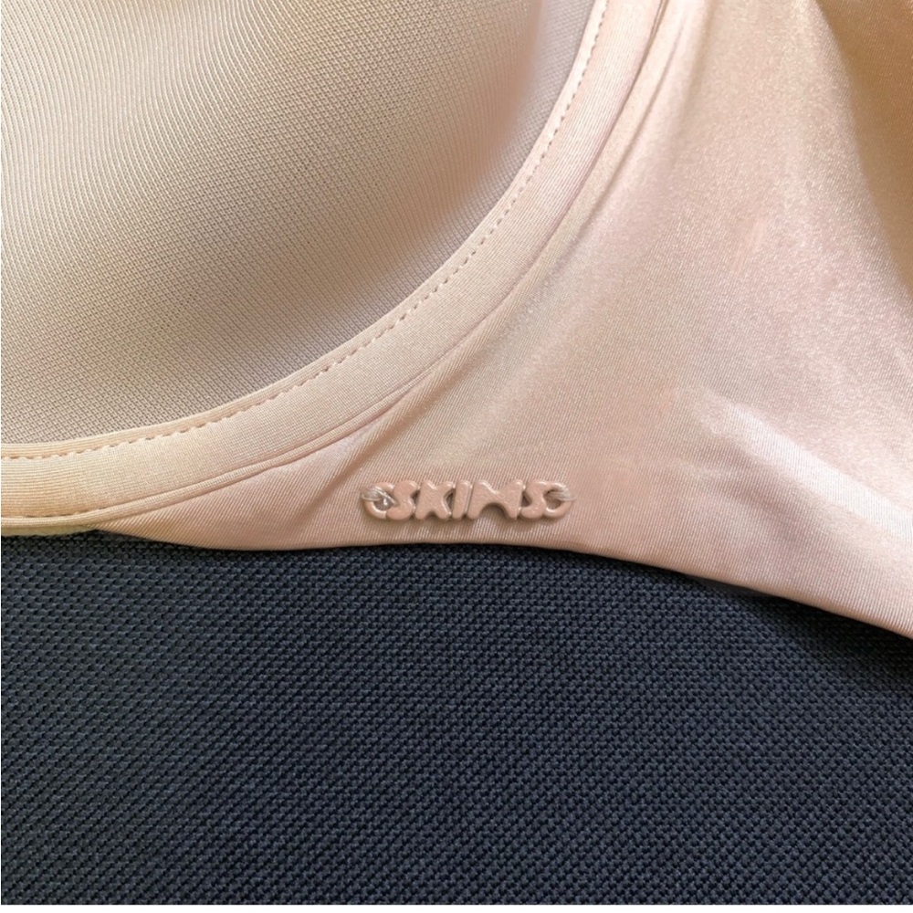 SKIMS Weightless Scoop Bra 34DD Smooth T-Shirt Spacer Cup — Nude - Picture 2 of 3
